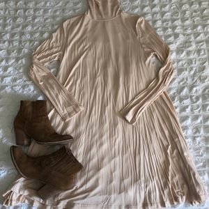 Piko turtleneck dress